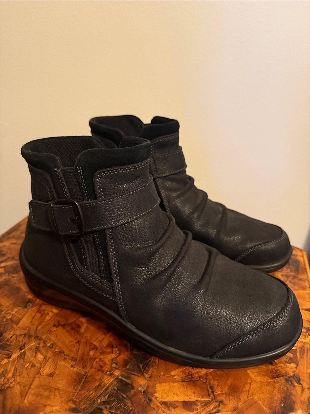 Women’s OrthoFeet Heidi Black Casual Ankle Boots Booties, size 7 Wide